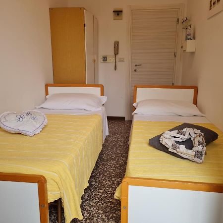 Hotel Marconi Miramare Rimini Exteriör bild