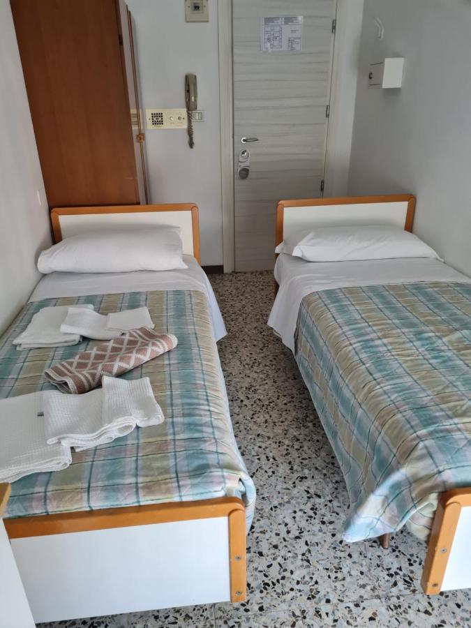 Hotel Marconi Miramare Rimini Exteriör bild
