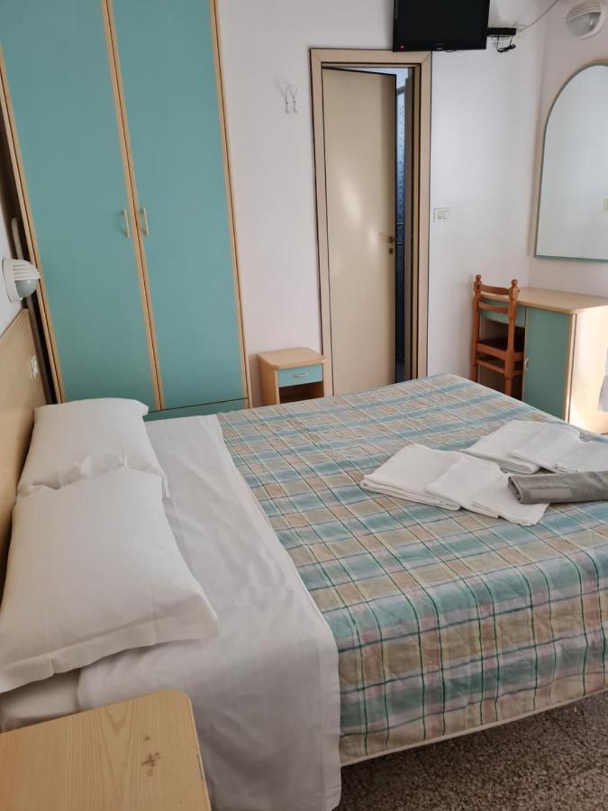 Hotel Marconi Miramare Rimini Exteriör bild