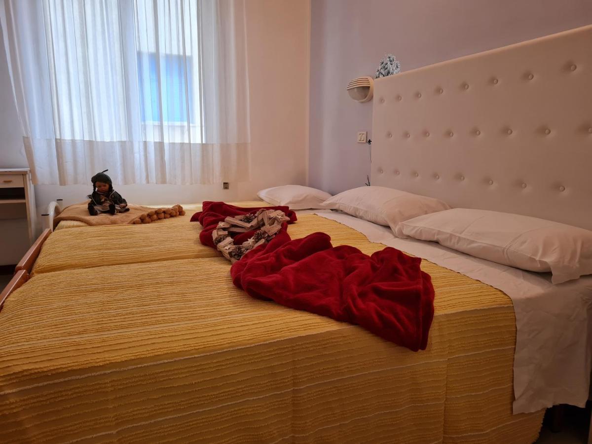 Hotel Marconi Miramare Rimini Exteriör bild