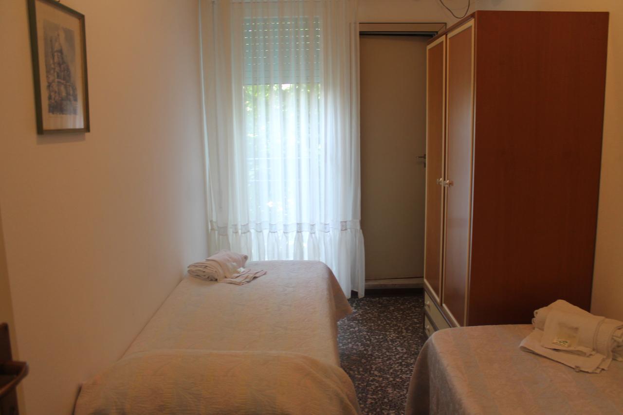 Hotel Marconi Miramare Rimini Exteriör bild