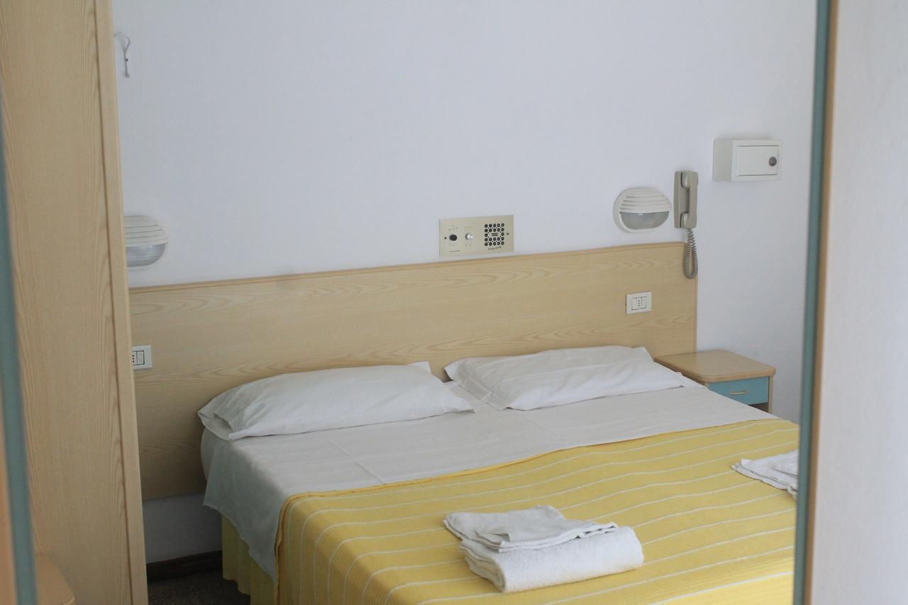 Hotel Marconi Miramare Rimini Exteriör bild